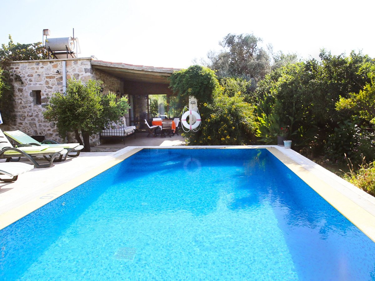 Bodrum Bitez Özel Havuzlu ve Bahçeli 2 Yatak Odalı Müstakil Tatil Villası
