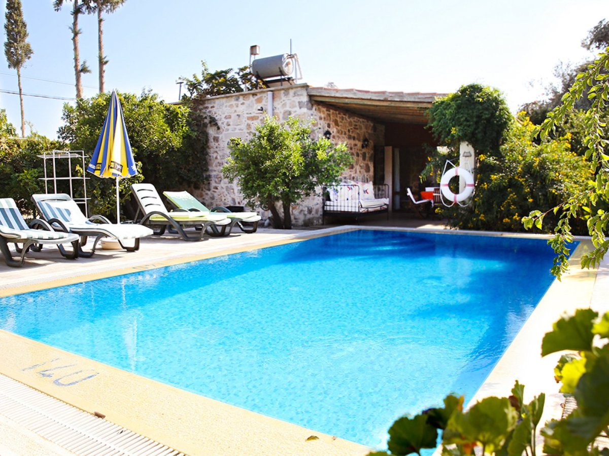 Bodrum Bitez Özel Havuzlu ve Bahçeli 2 Yatak Odalı Müstakil Tatil Villası