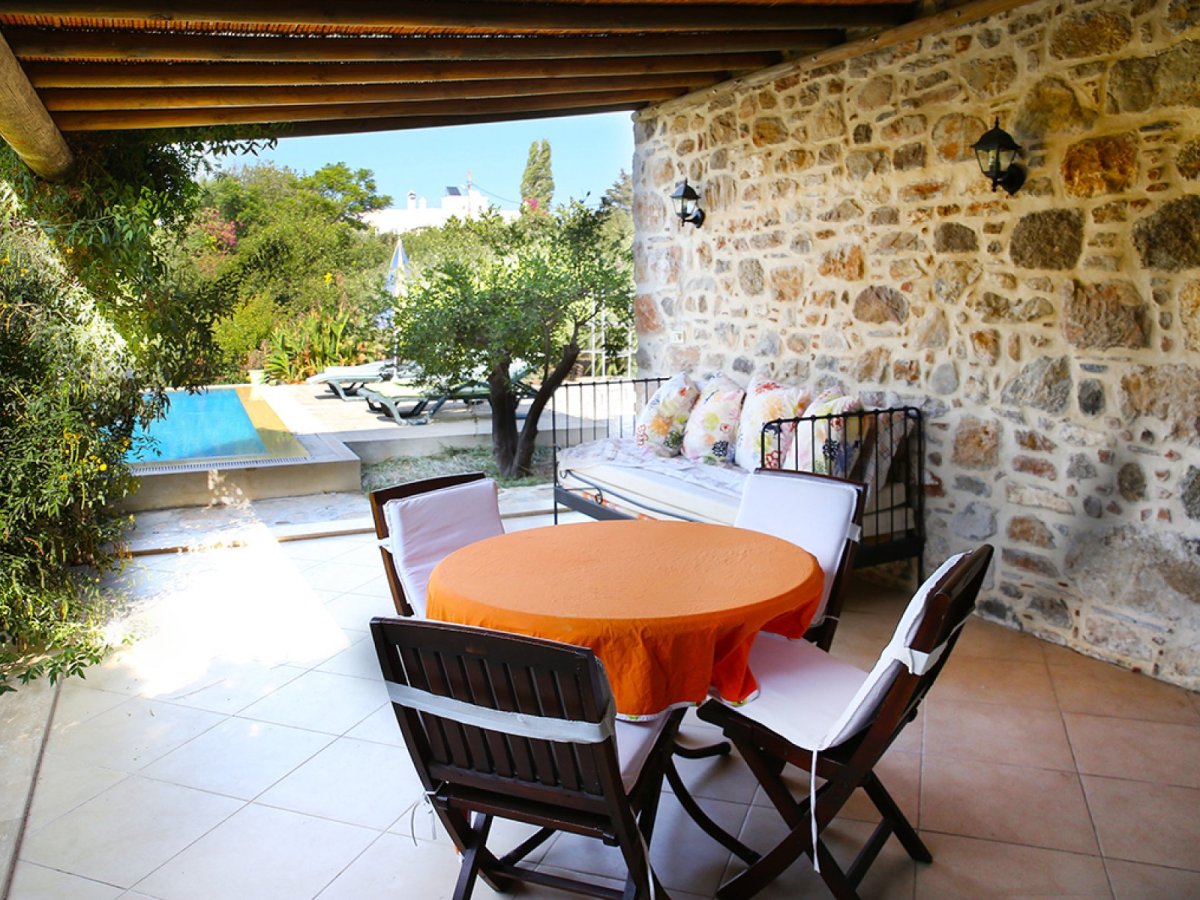 Bodrum Bitez Özel Havuzlu ve Bahçeli 2 Yatak Odalı Müstakil Tatil Villası