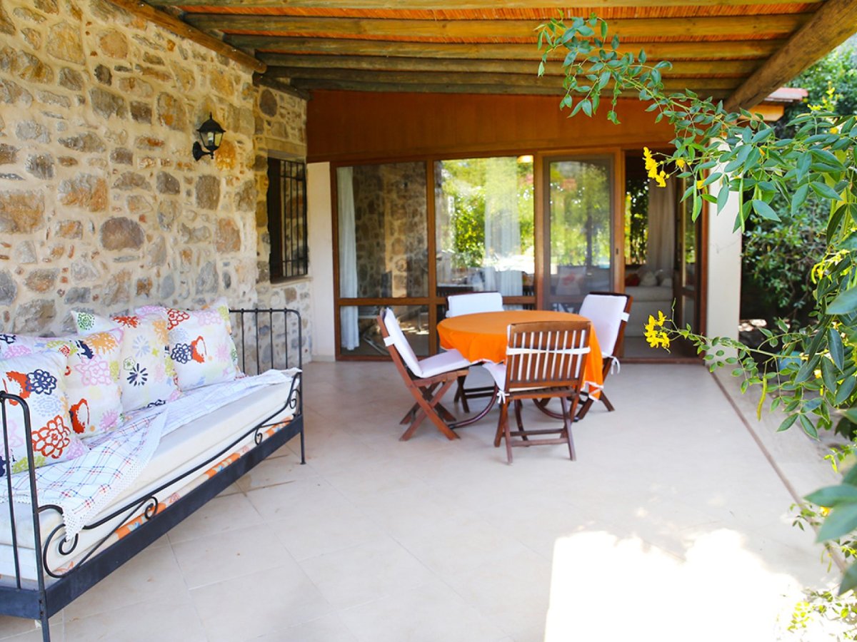 Bodrum Bitez Özel Havuzlu ve Bahçeli 2 Yatak Odalı Müstakil Tatil Villası