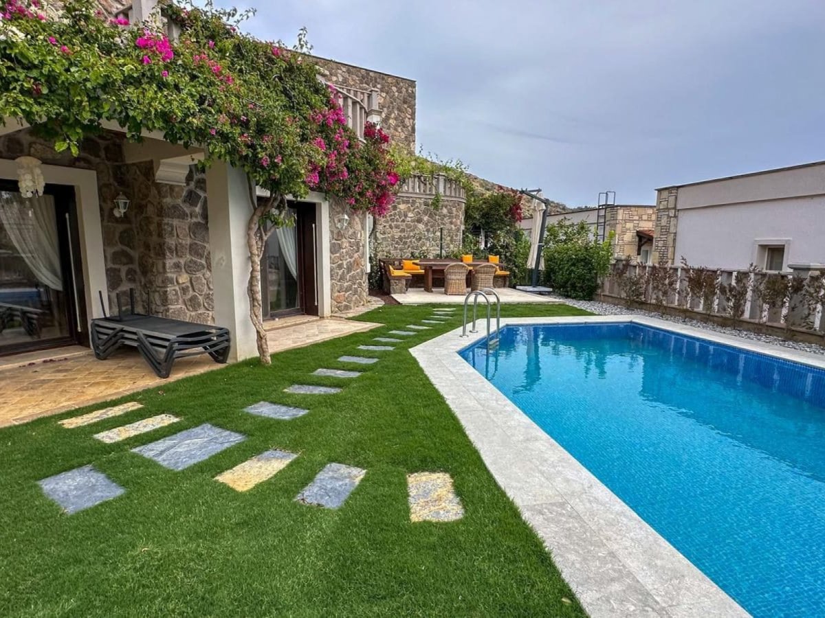 Bodrum Kumbahçe\'de Özel Yüzme Havuzlu 4 Yatak Odalı Tatil Villası