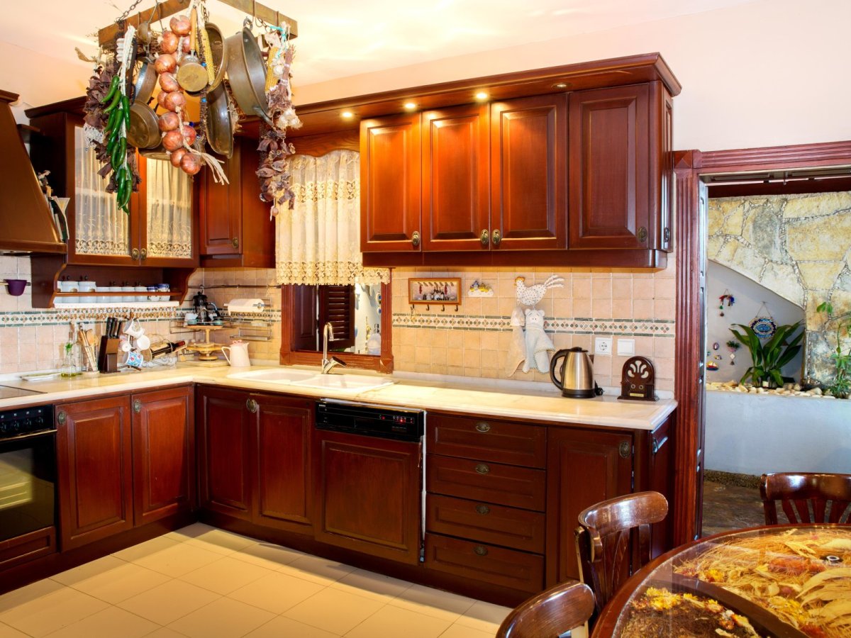 Bodrum merkezinde, özel yüzme havuzlu, 3 yatak odalı kiralık tatil villası