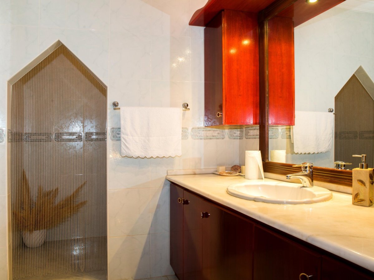 Bodrum merkezinde, özel yüzme havuzlu, 3 yatak odalı kiralık tatil villası