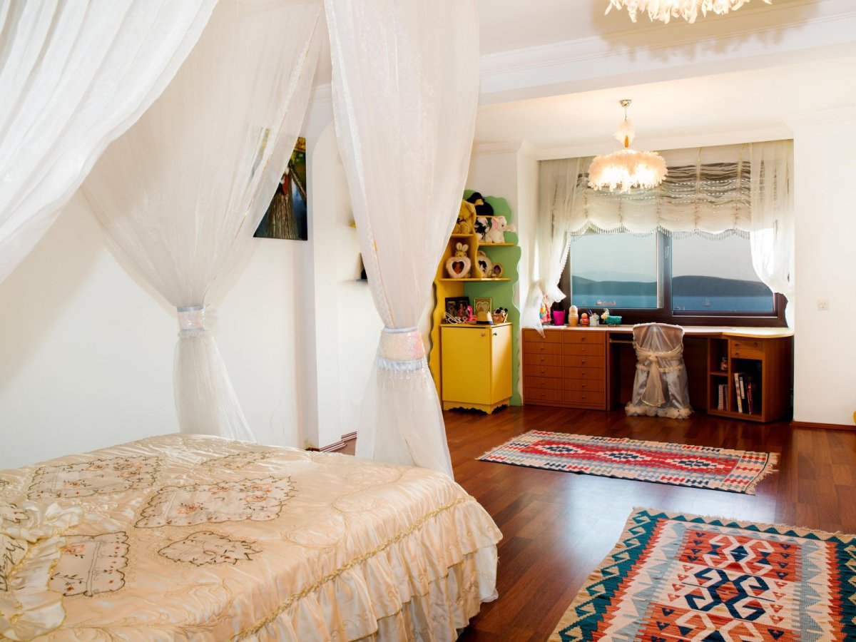 Bodrum merkezinde, özel yüzme havuzlu, 3 yatak odalı kiralık tatil villası