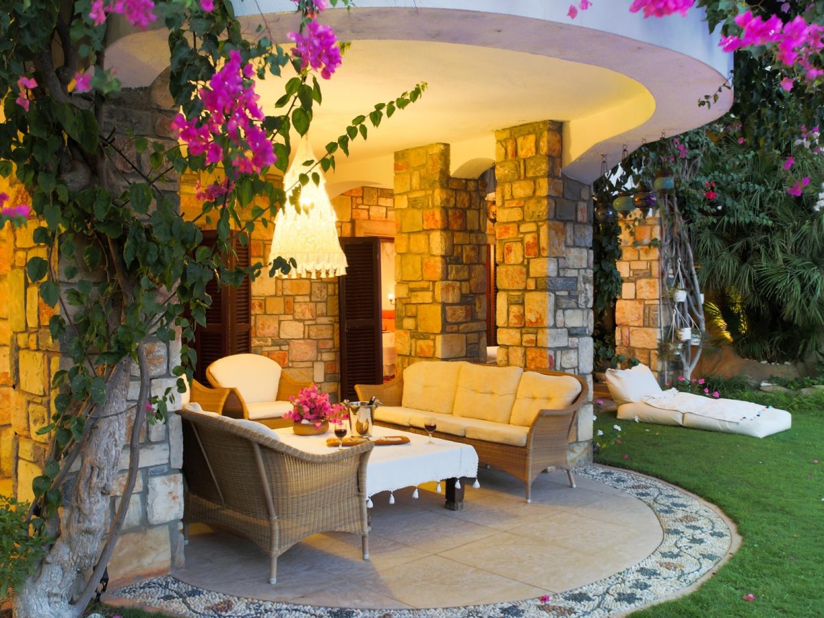 Bodrum merkezinde, özel yüzme havuzlu, 3 yatak odalı kiralık tatil villası