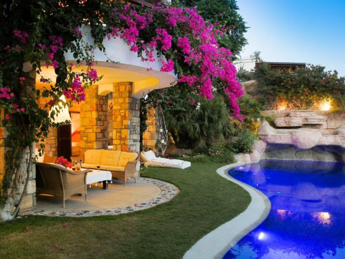 Bodrum merkezinde, özel yüzme havuzlu, 3 yatak odalı kiralık tatil villası