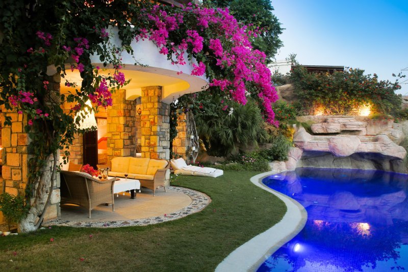 Bodrum merkezinde, özel yüzme havuzlu, 3 yatak odalı kiralık tatil villası