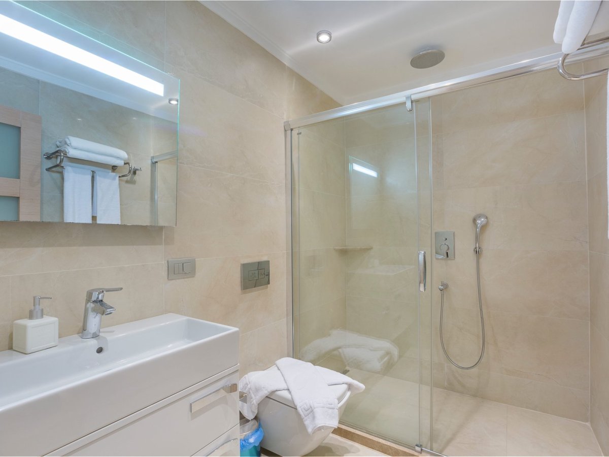 Bodrum Torba Deniz Manzaralı ve Yüzme Havuzlu 3 Yatak Odalı Müstakil Tatil Villası