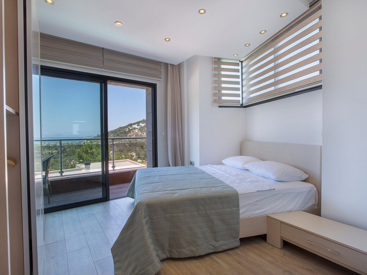Bodrum Torba Deniz Manzaralı ve Yüzme Havuzlu 3 Yatak Odalı Müstakil Tatil Villası