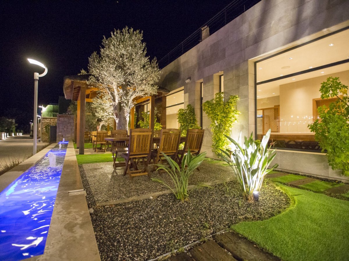 Bodrum Torba Özel Yüzme Havuzlu ve Bahçeli 4 Yatak Odalı Tatil Villası