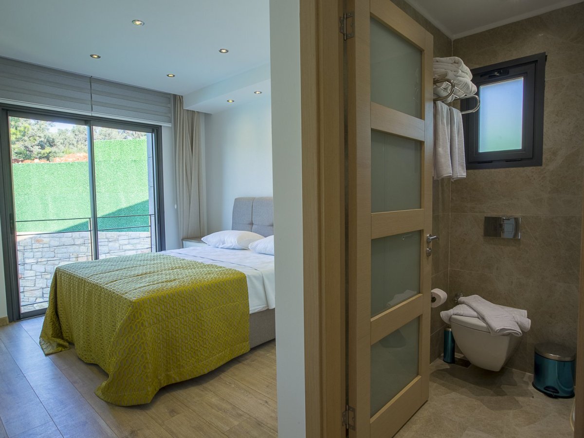 Bodrum Torba Özel Yüzme Havuzlu ve Bahçeli 4 Yatak Odalı Tatil Villası