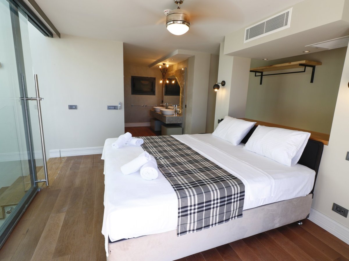 Bodrum Turgutreis Özel Yüzme Havuzlu ve Deniz Manzaralı 6 Yatak Odalı Tatil Villası Kiralık