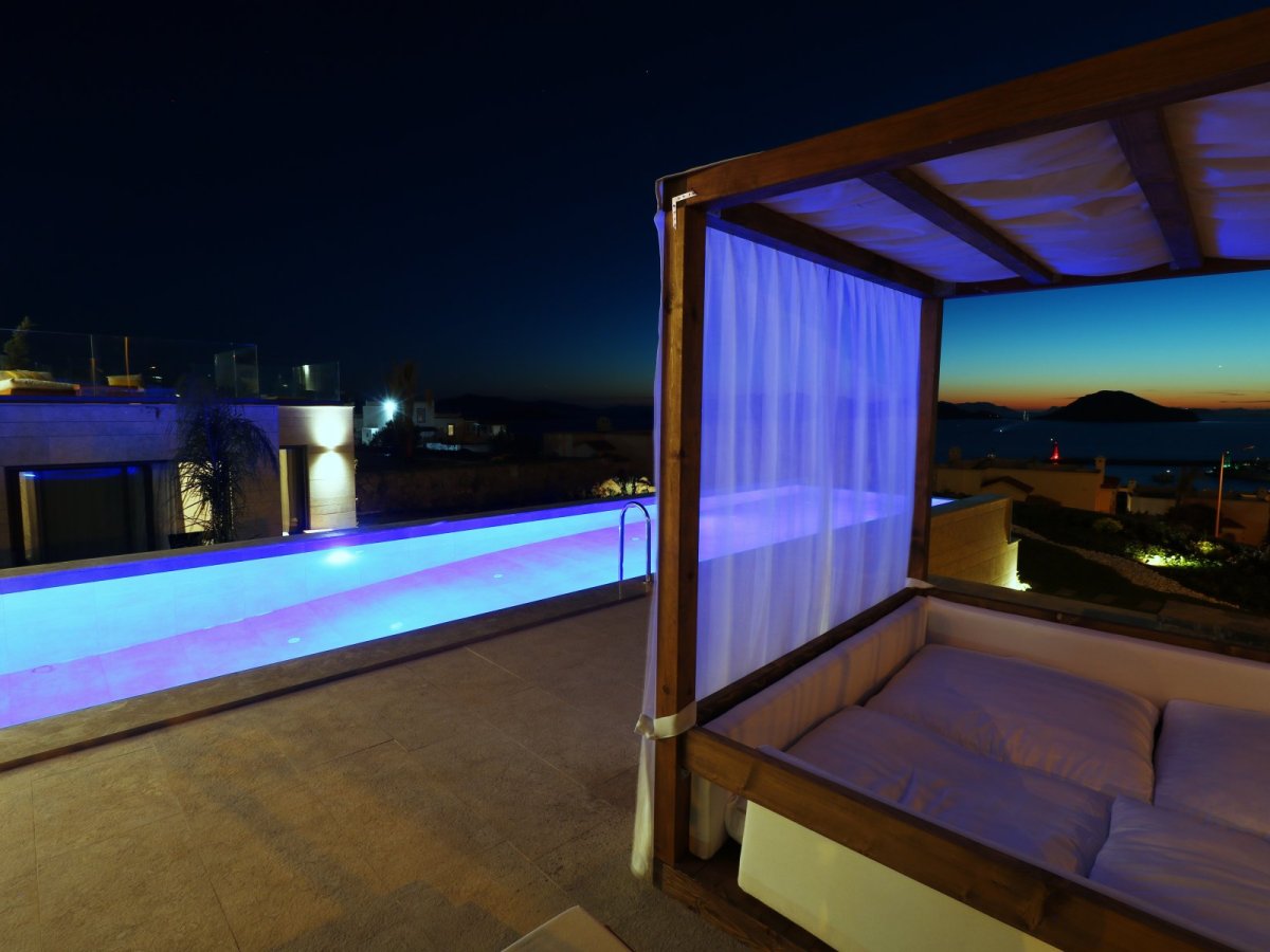 Bodrum Turgutreis Özel Yüzme Havuzlu ve Deniz Manzaralı 6 Yatak Odalı Tatil Villası Kiralık