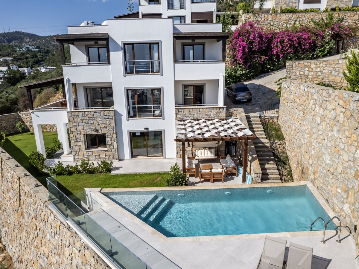 Bodrum Merkezde 4 yatak odalı özel havuzlu Villa Castle