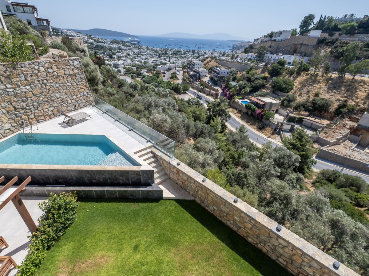 Bodrum Merkezde 4 yatak odalı özel havuzlu Villa Castle