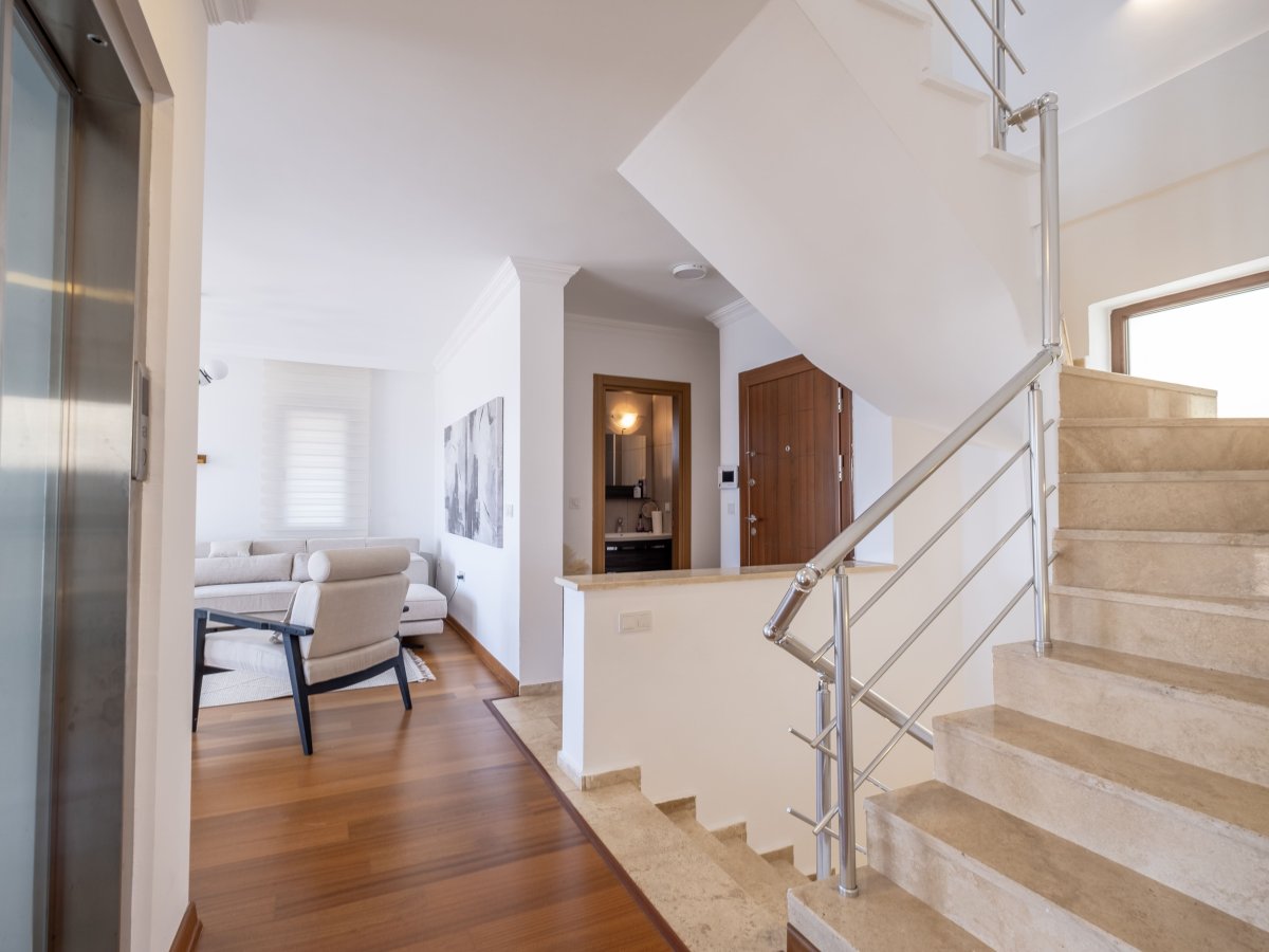 Bodrum Merkezde 4 yatak odalı özel havuzlu Villa Castle