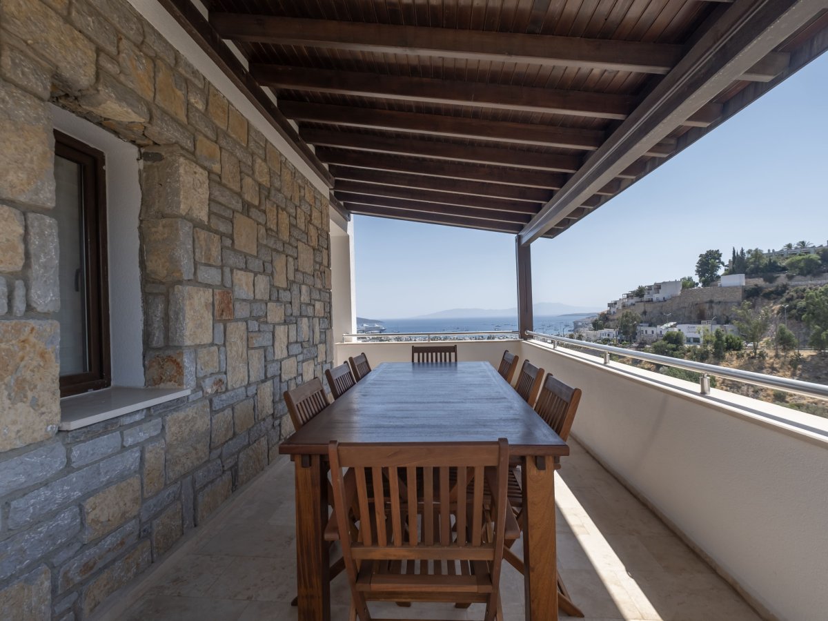 Bodrum Merkezde 4 yatak odalı özel havuzlu Villa Castle