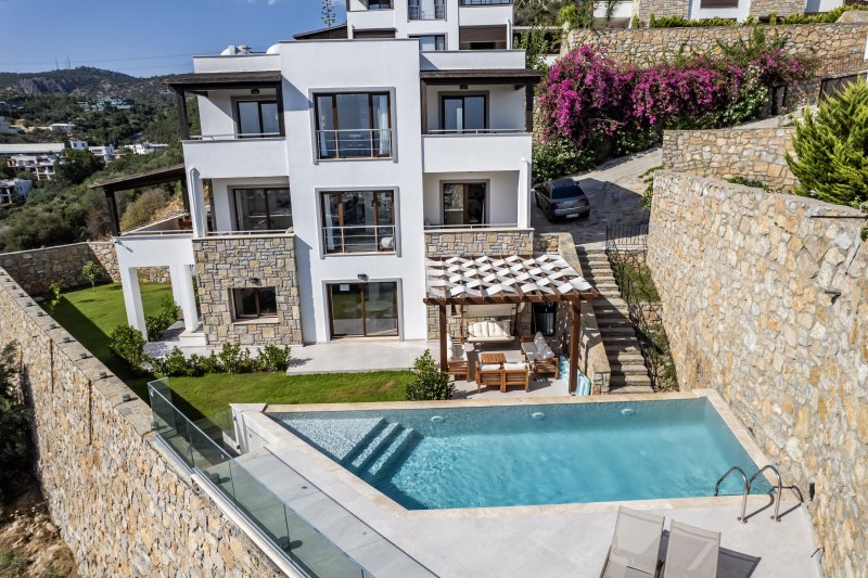 Bodrum Merkezde 4 yatak odalı özel havuzlu Villa Castle
