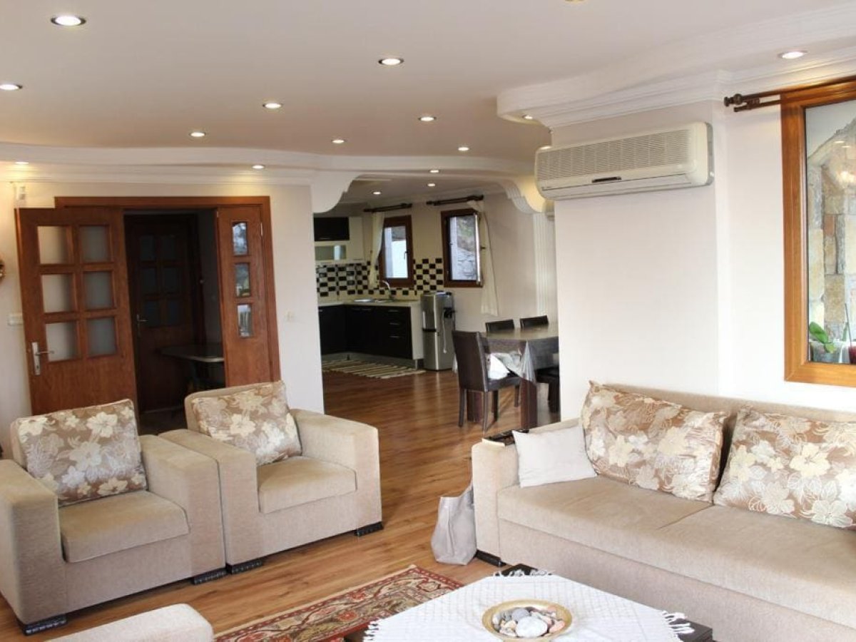 Gümüşlükte 4 yatak odalı Özel havuzlu Deniz manzaralı villa 