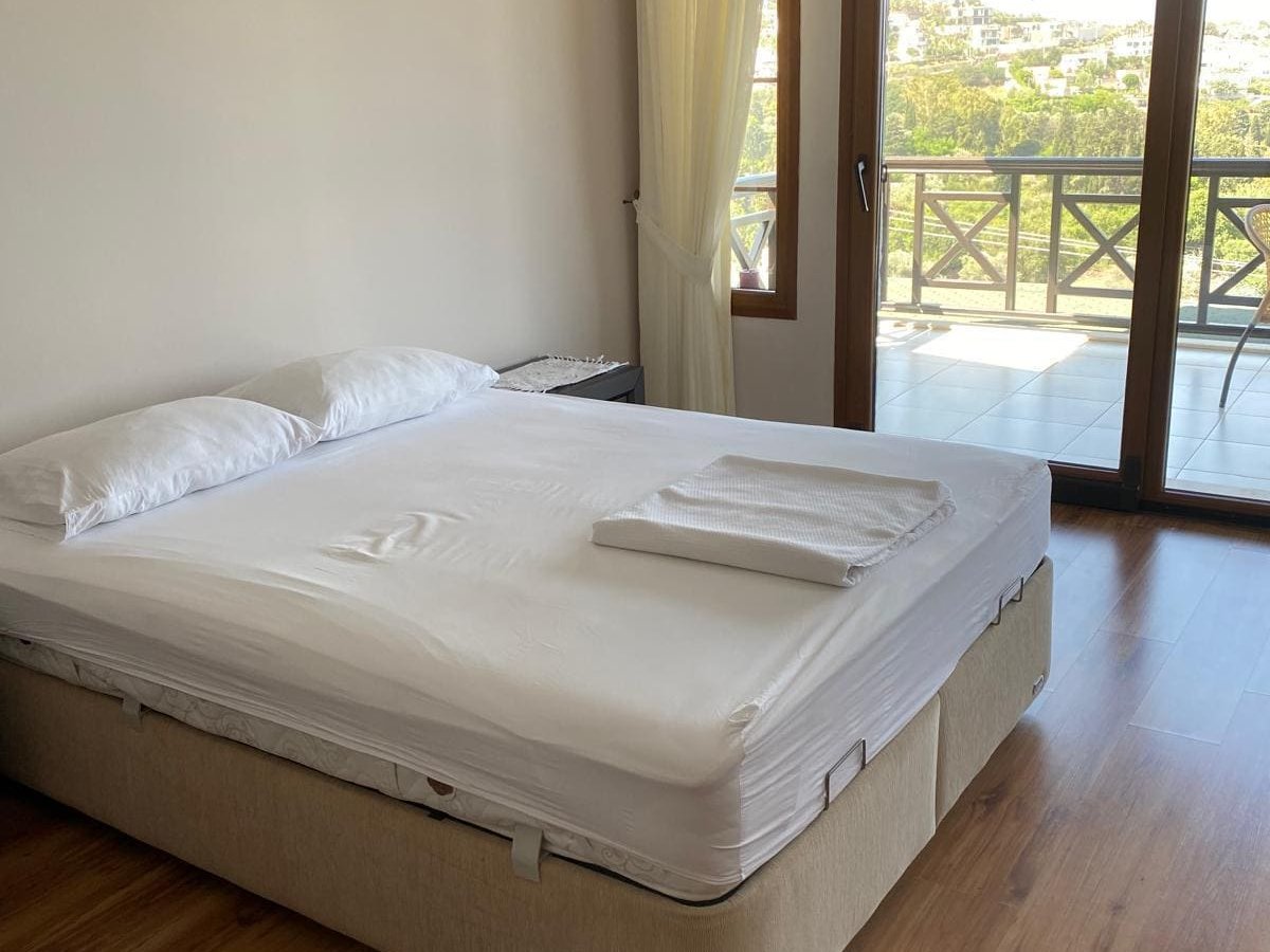 Gümüşlükte 4 yatak odalı Özel havuzlu Deniz manzaralı villa 