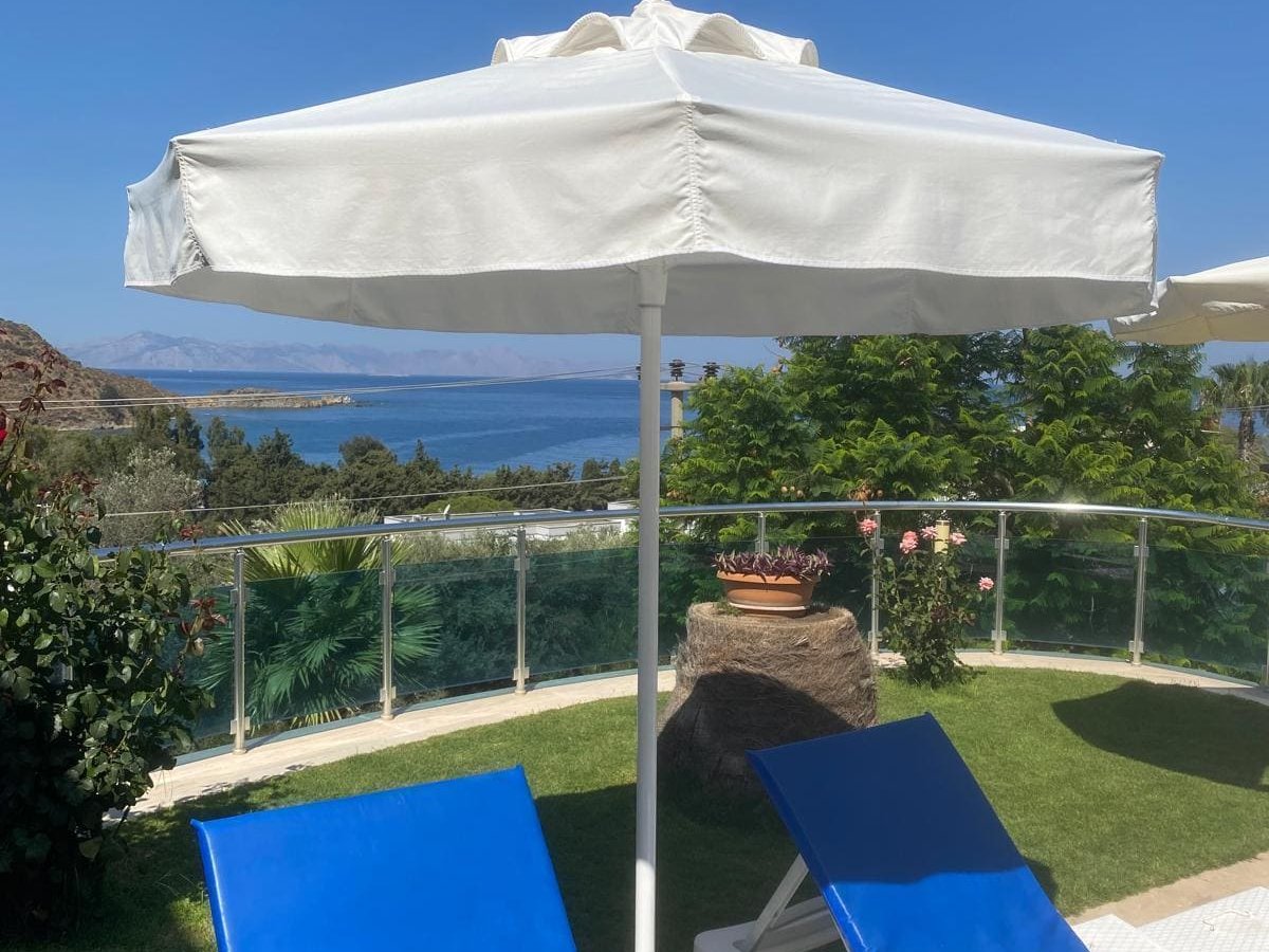 Gümüşlükte 4 yatak odalı Özel havuzlu Deniz manzaralı villa 
