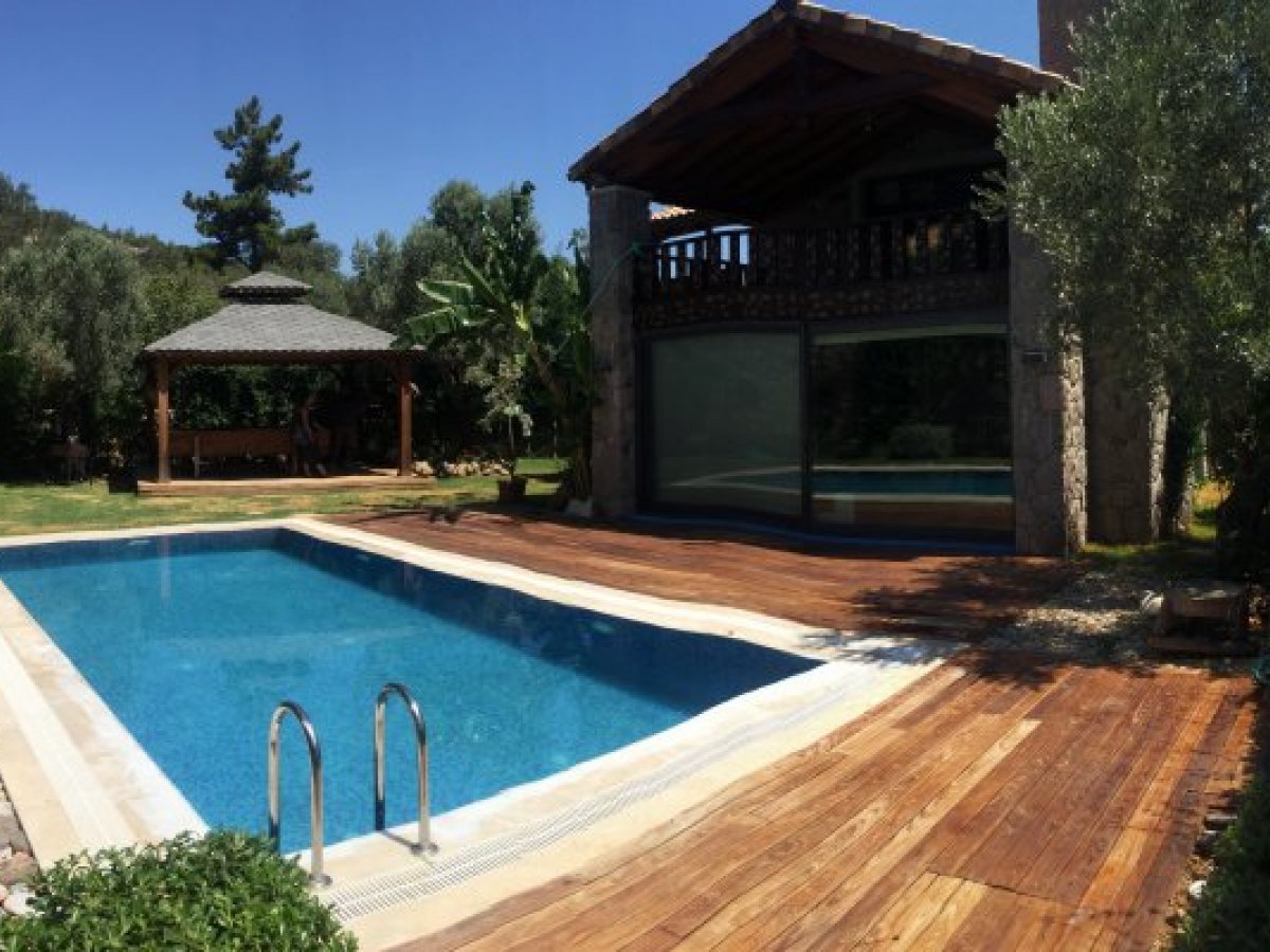 Torba 3 Odalı Özel Havuzlu Taş Villa