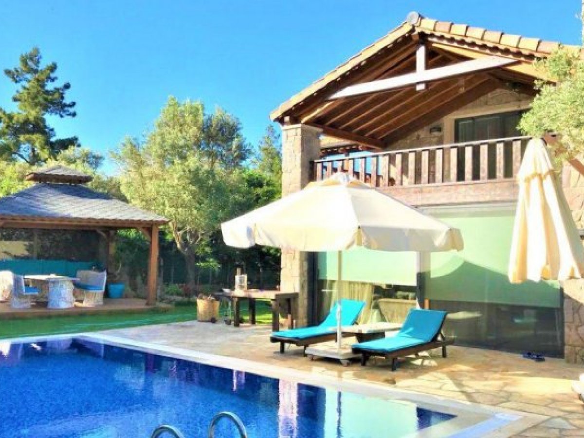 Torba 3 Odalı Özel Havuzlu Taş Villa