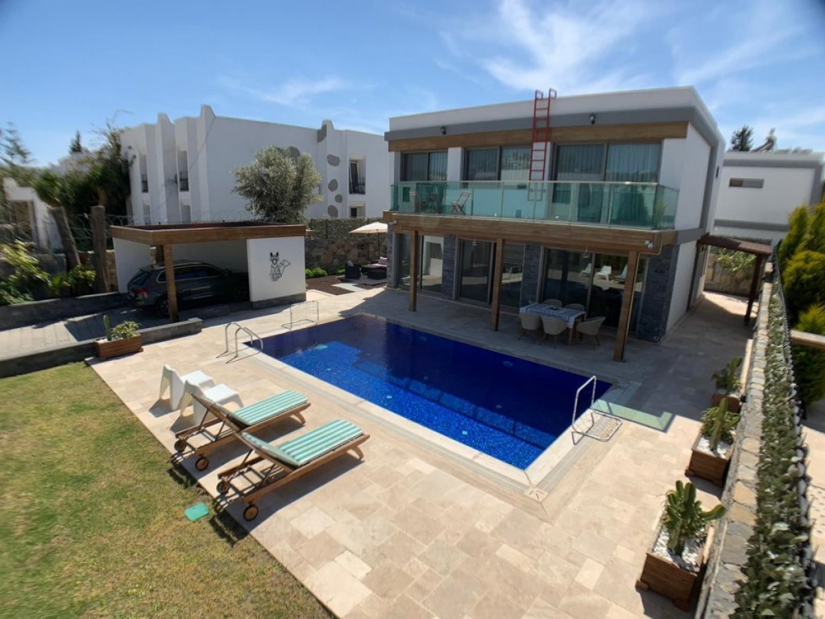 Bodrum Merkezde Müstakil Havuzlu 4 Odalı Villa