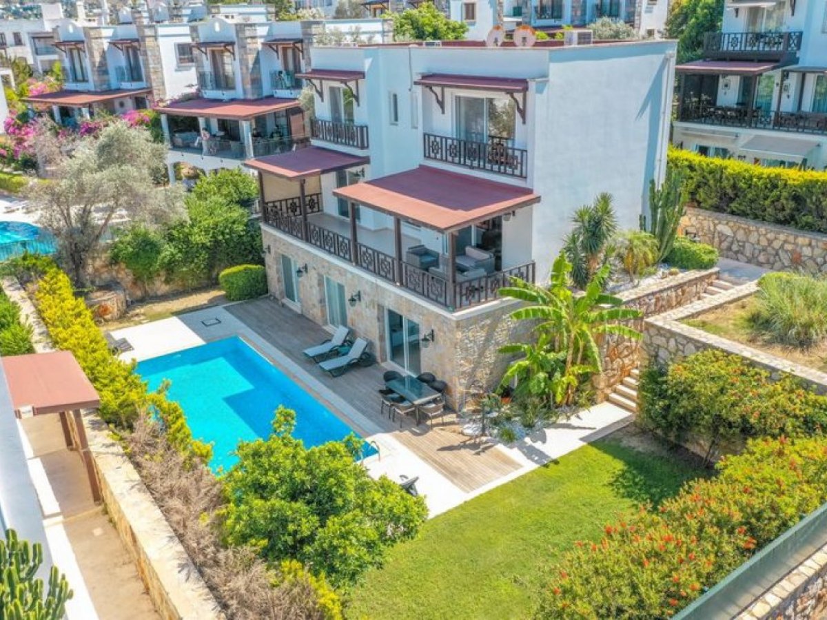 Bodrum Torbada Müstakil Bahçeli Özel Havuzlu 5 +2 Villa