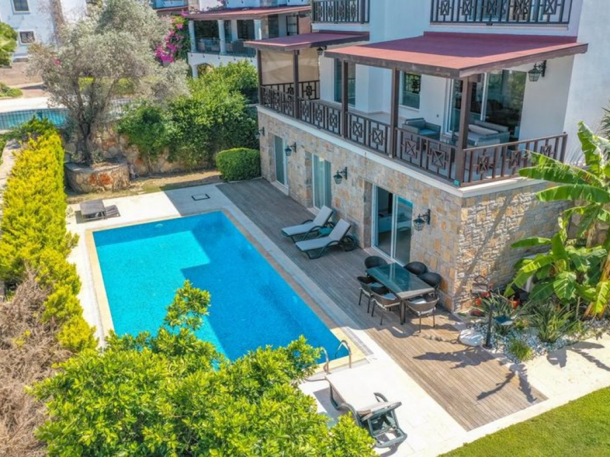 Bodrum Torbada Müstakil Bahçeli Özel Havuzlu 5 +2 Villa