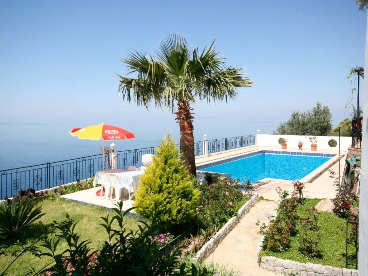 Bodrum Gümüşlükte 3 Odalı Özel Havuzlu Deniz Manzaralı Villa