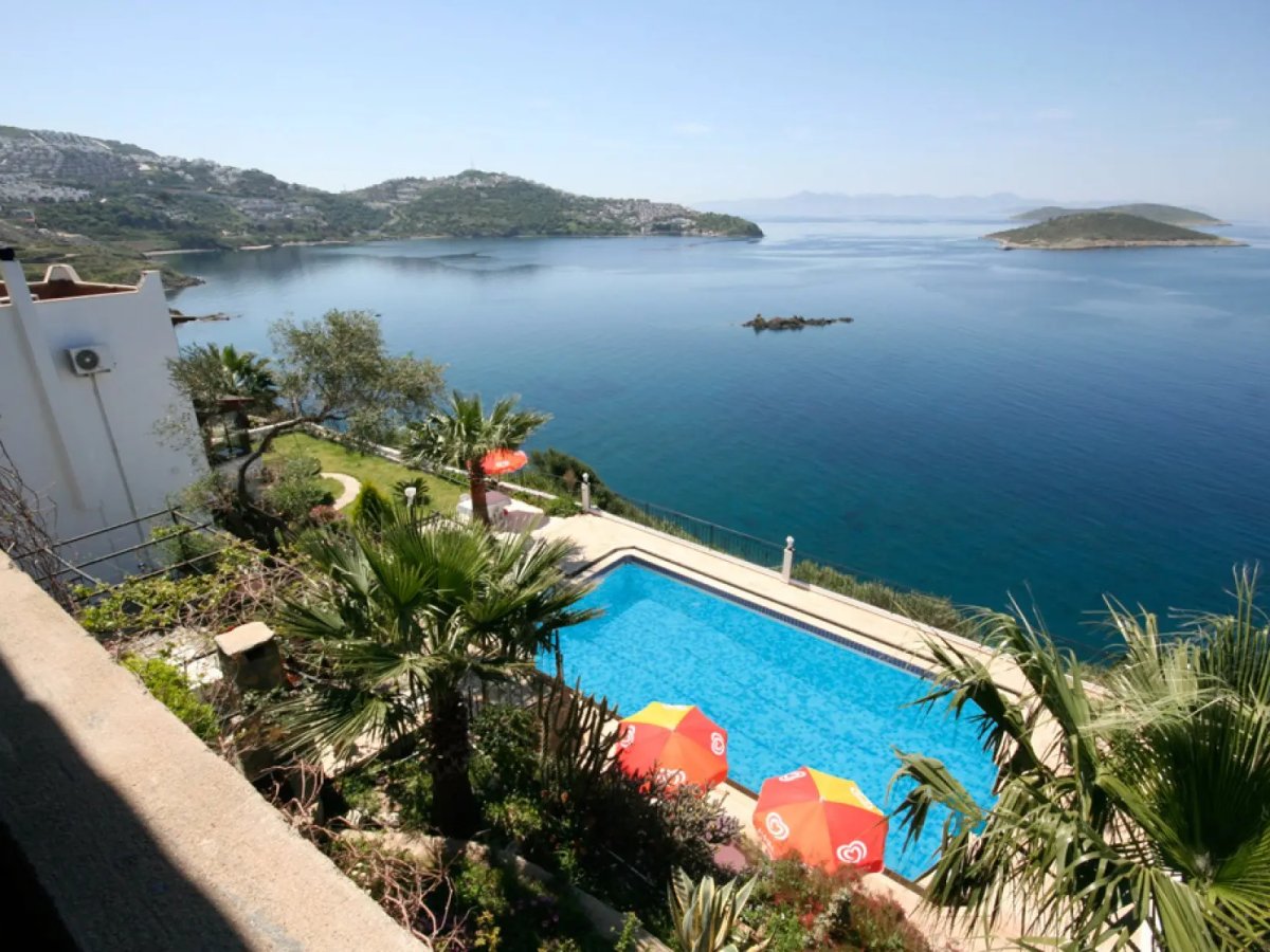 Bodrum Gümüşlükte 3 Odalı Özel Havuzlu Deniz Manzaralı Villa