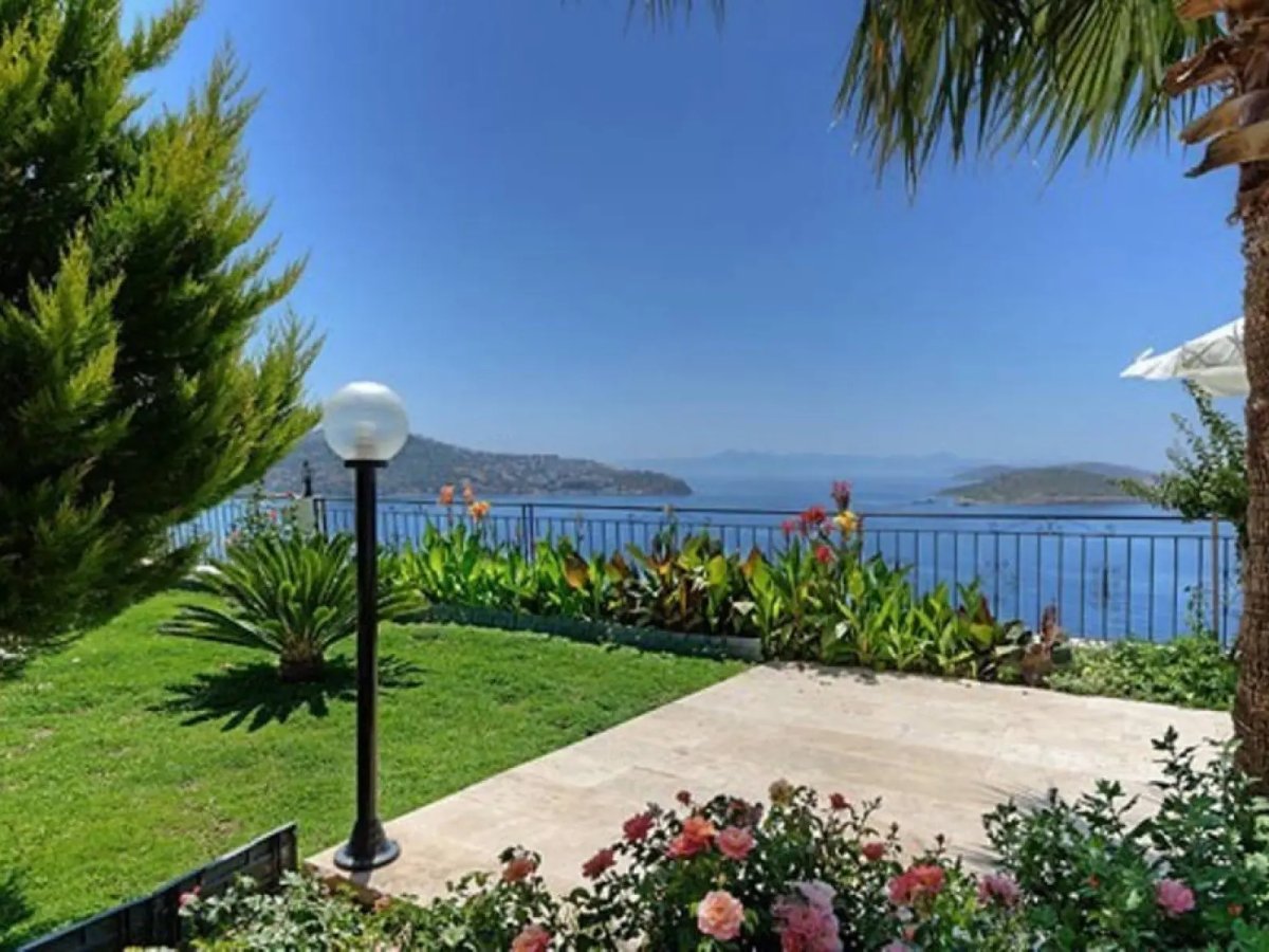 Bodrum Gümüşlükte 3 Odalı Özel Havuzlu Deniz Manzaralı Villa